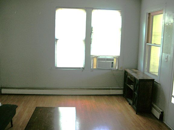 4th image of 312 Washington St