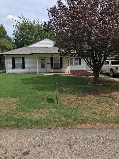 1st image of 823 N Stewart Ave