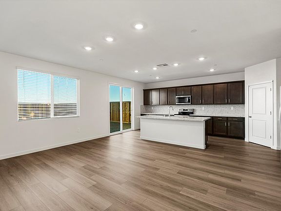 SAC_Vernon-At-Liberty-Ranch_5024_Kitchen_B_1417-Crispus-Ct