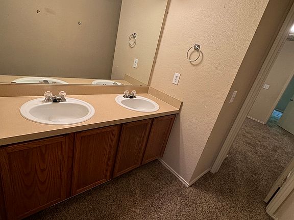 5th image of 2421 Hampton Dr