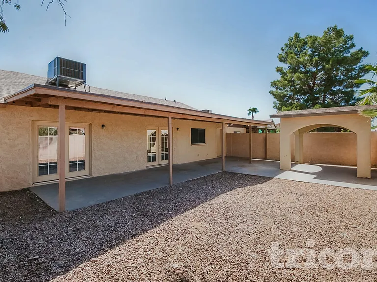 102 W Ivyglen St — Photo 16