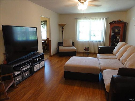 3rd image of 7060 Woodcroft Dr
