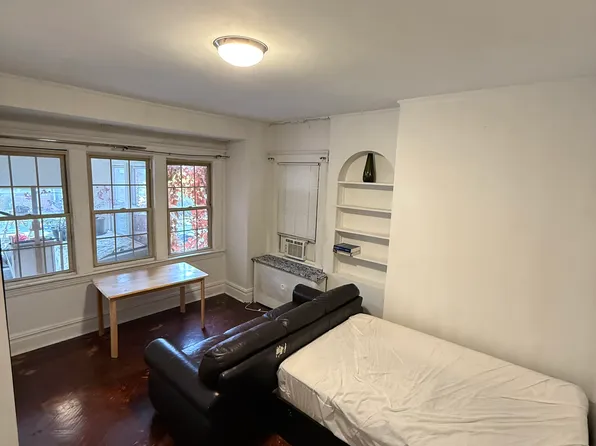 164 Jewett Avenue image 5 of 10