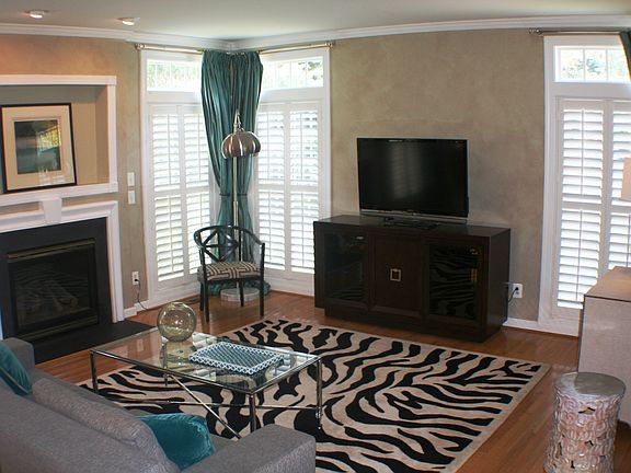 Custom Paint & Molding