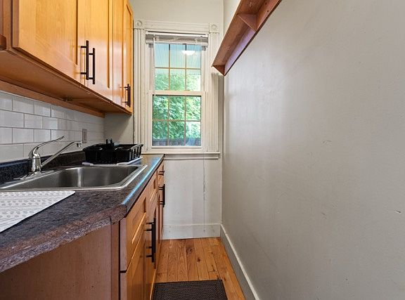 4th image of 583 Washington Ave #2
