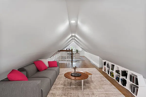 Sold by Trusted Property Advisors Corp | media 17