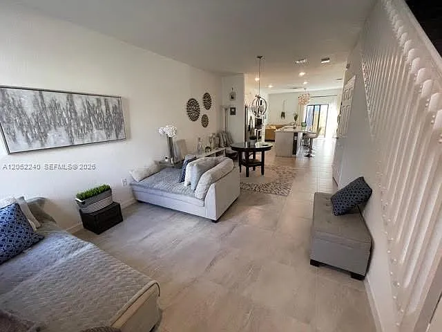 1524 SW 28th St #1524 — Photo 2
