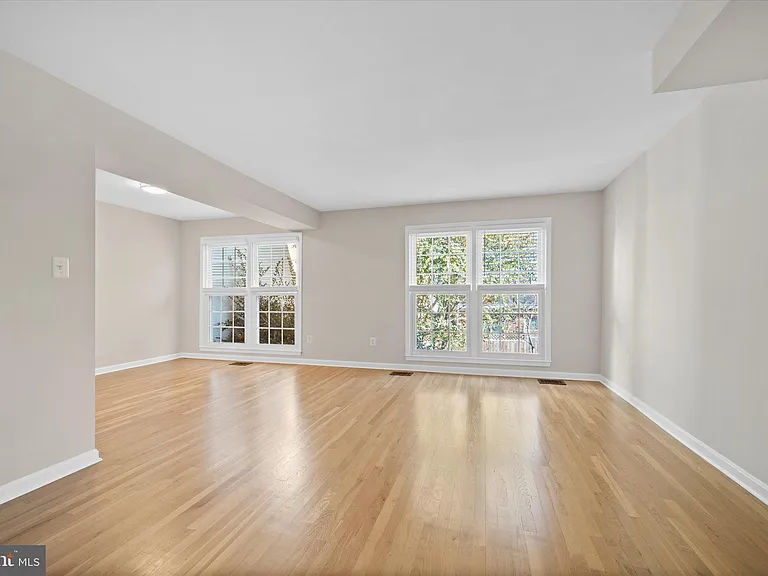 3221 Adams Ct — Photo 10