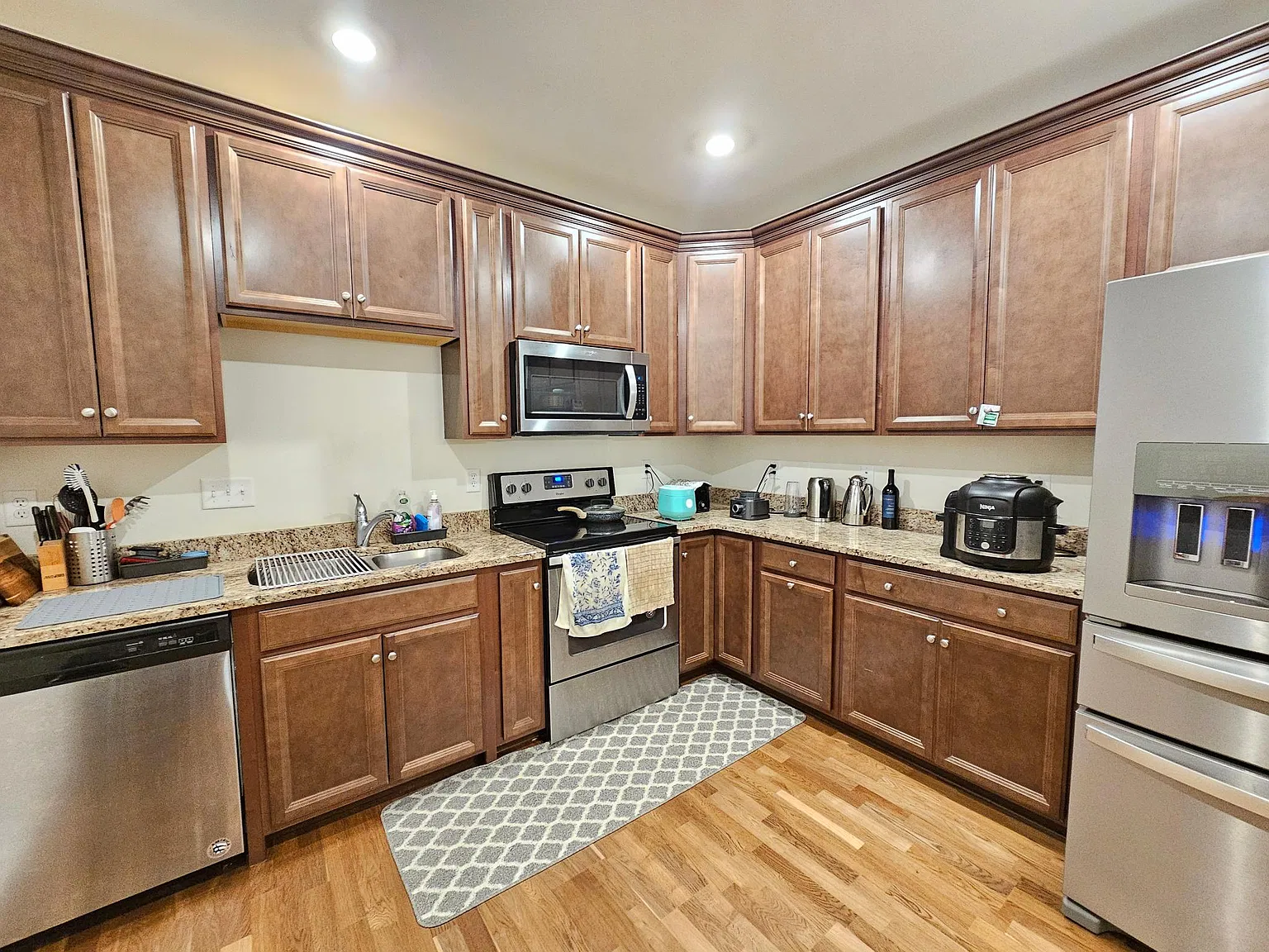 3 bed, 1475 sqft, $3,200 — Photo 3