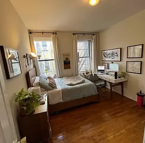 223 E 10th St #15 — Photo 1