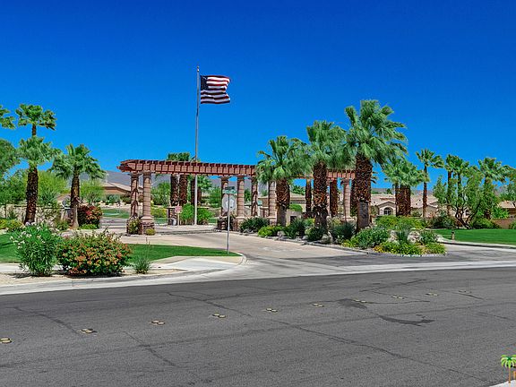 2nd image of 3815 Vista Dunes
