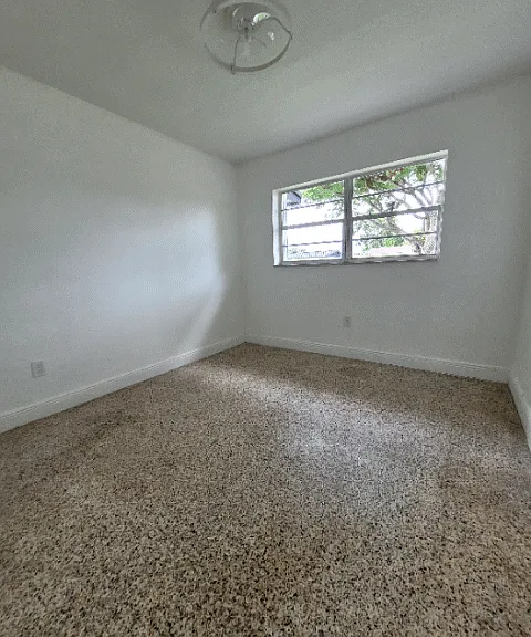 10472 SW 46th St — Photo 10