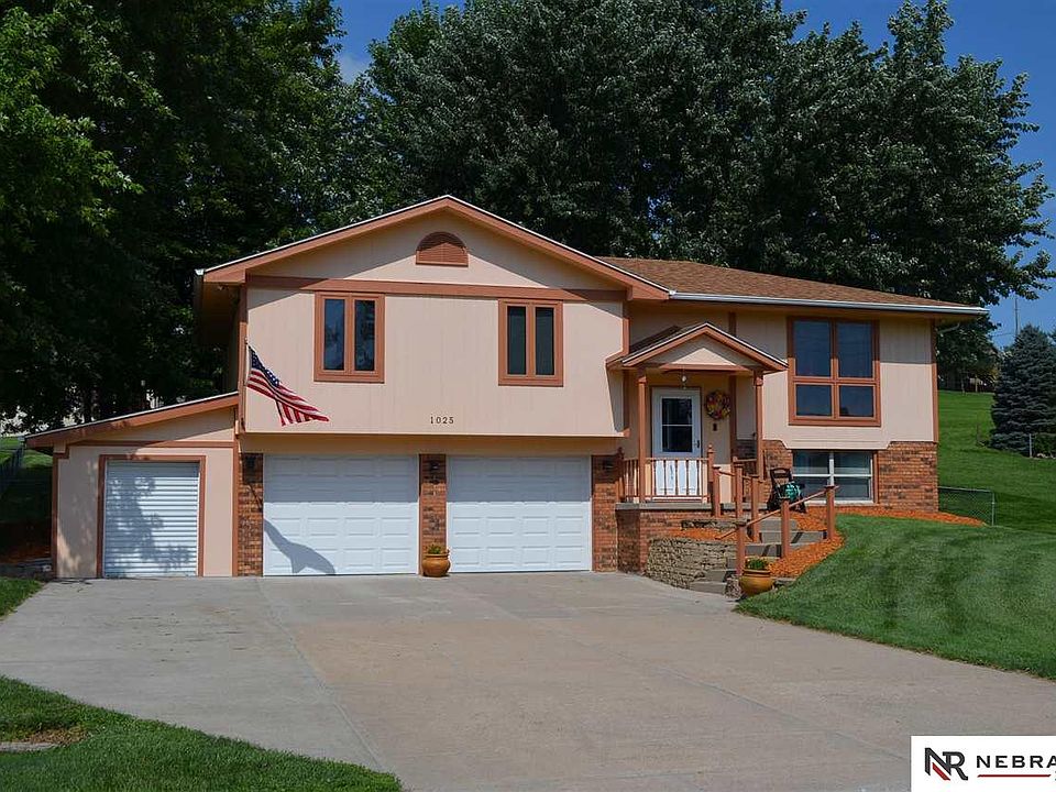 1st image of 1025 Beaver Lake Blvd