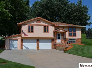 1025 Beaver Lake Blvd, Plattsmouth, NE 68048
