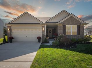 38443 Summit Dr, Romulus, MI 48174