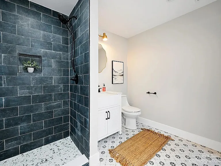 1016 Patton St — Photo 12