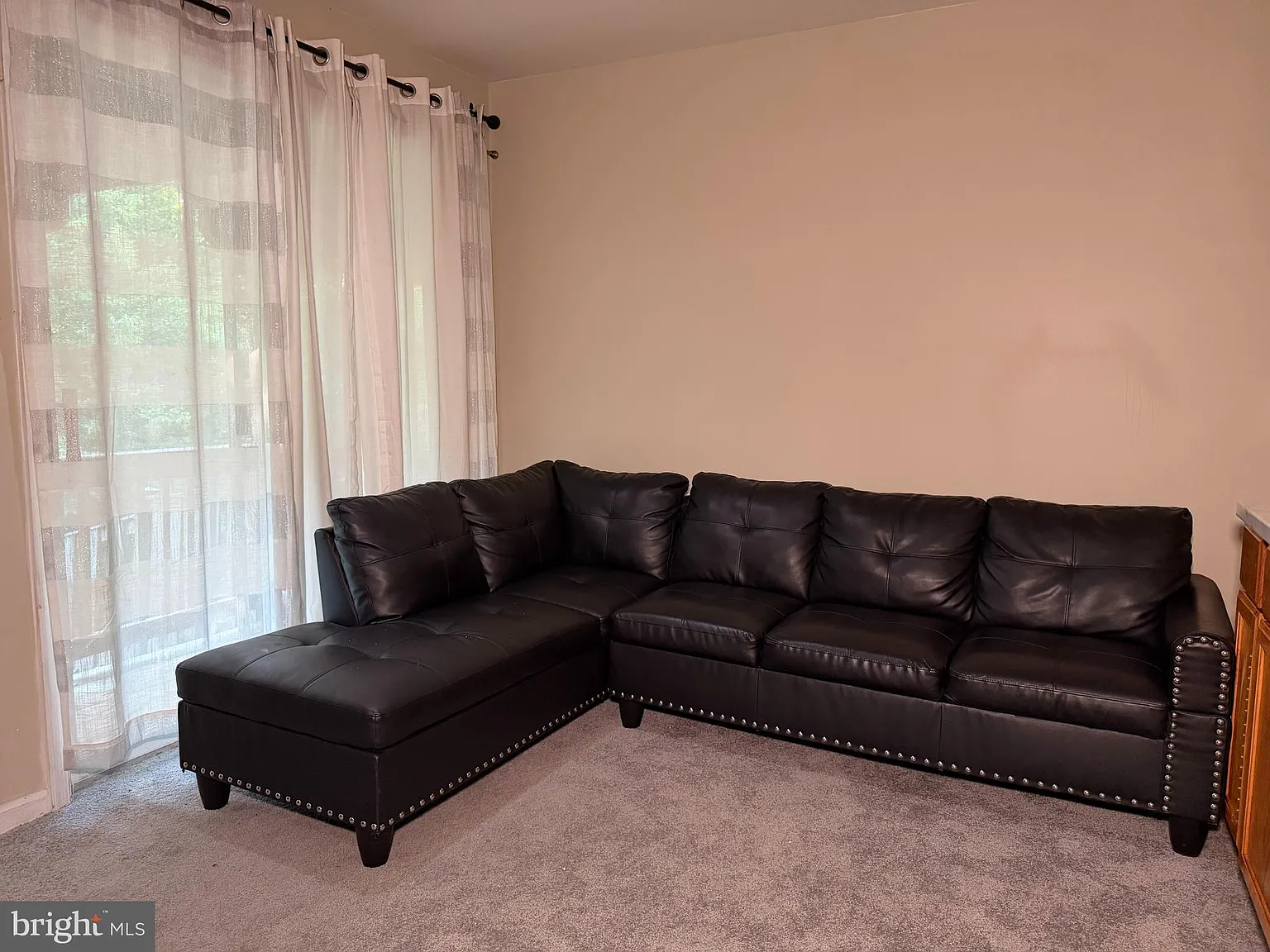 4 bed, 3.5 bath, 1335 sqft, $1,300 — Photo 2