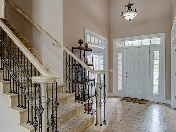 Nice 14 ft. Ceilings upon Entry