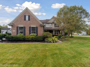 5944 Shadow Pines Ct, Howell, MI 48843