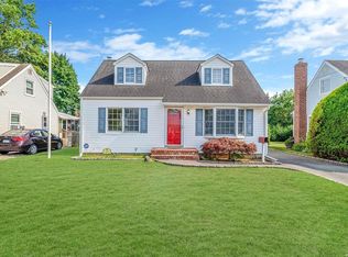 23 Nassau Ave, Plainview, NY 11803