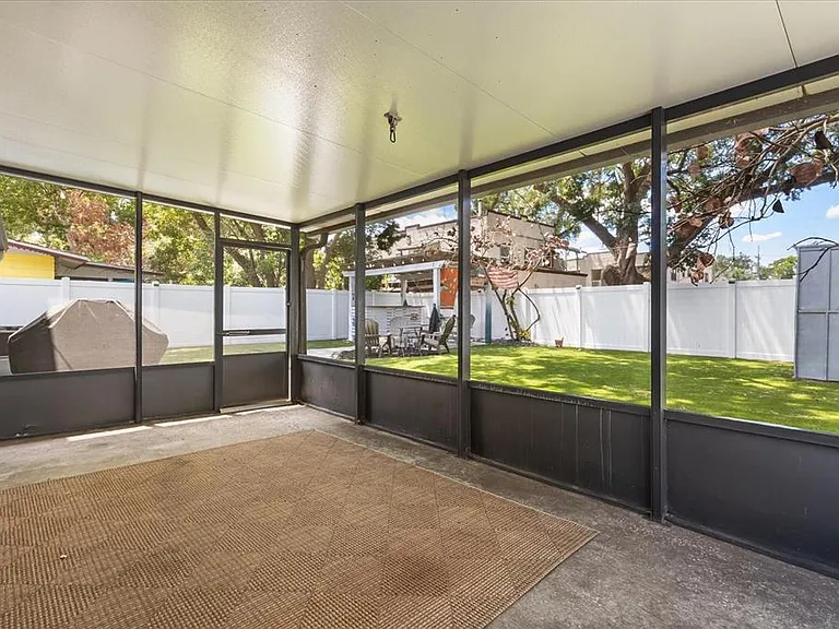 742 N Westmoreland Dr — Photo 32