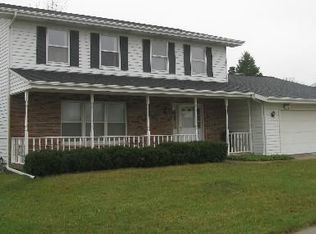 911 Rainbow Ter, South Elgin, IL 60177