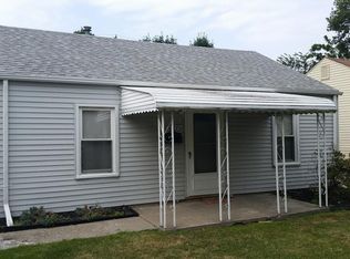 19372 Roscommon St, Harper Woods, MI 48225