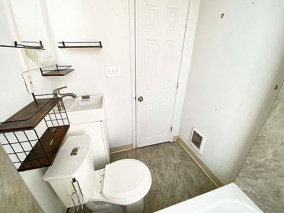 3rd image of 248 E Cambria St Floor 2