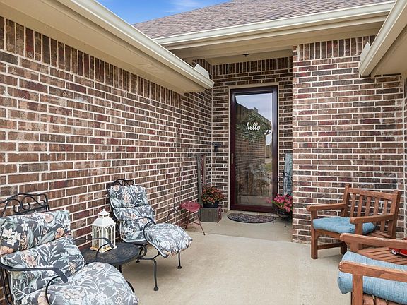 2nd image of 134 Donna Cir