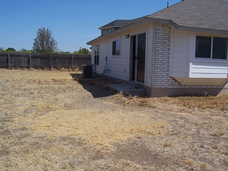 313 Edgewood Cv — Photo 16