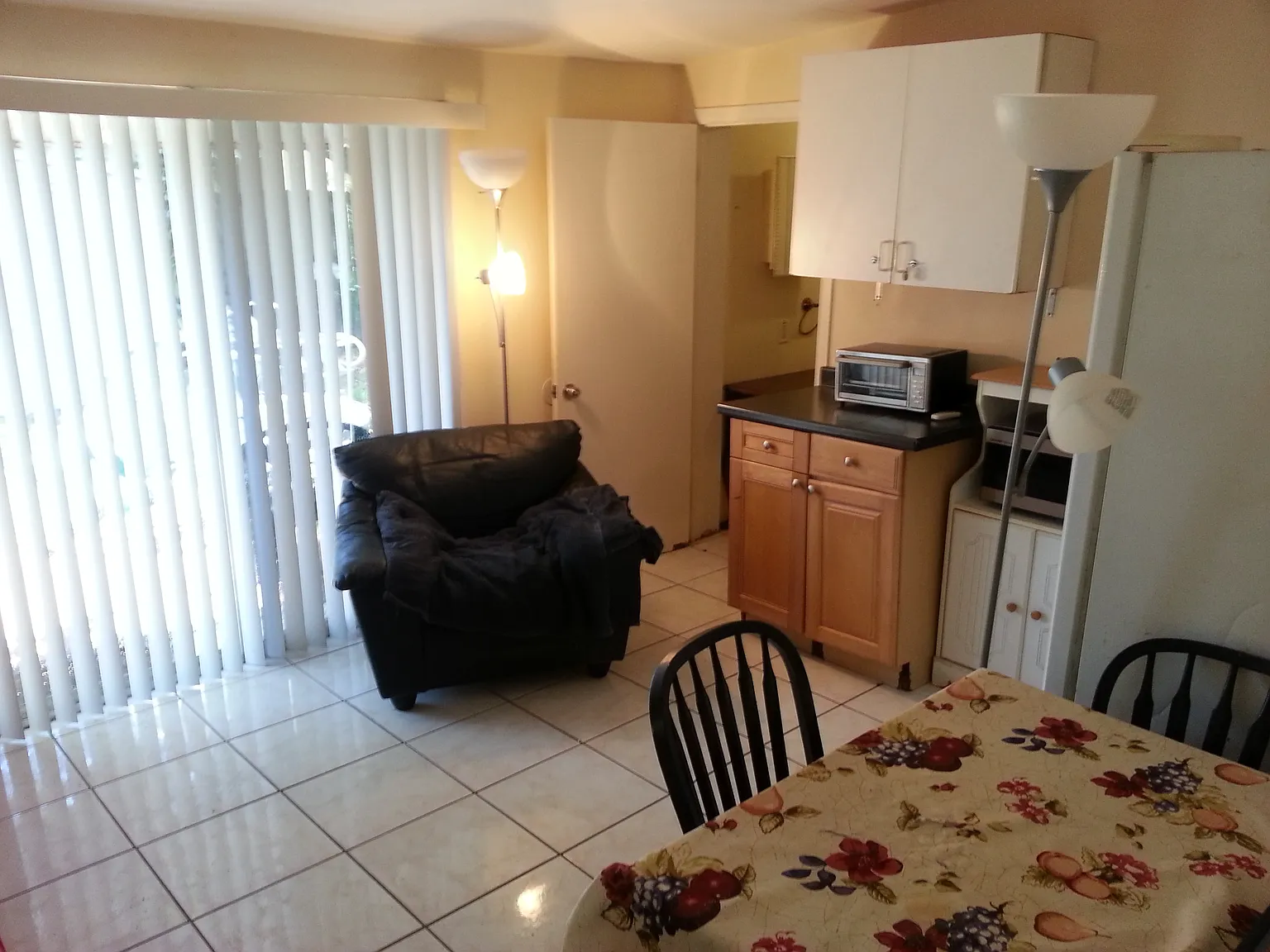 Studio, 300 sqft, $1,095 — Photo 3