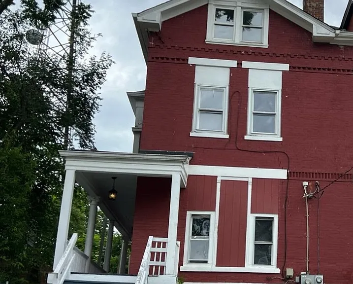 818 Summit Ave — Photo 1