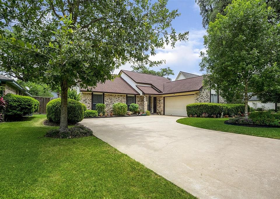 1st image of 326 Huckleberry Dr