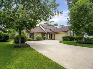 326 Huckleberry Dr, Lake Jackson, TX 77566