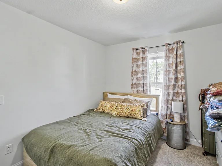 1052 Grayson Ave — Photo 14