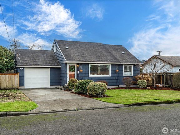 2nd image of 1014 5th Avenue SW