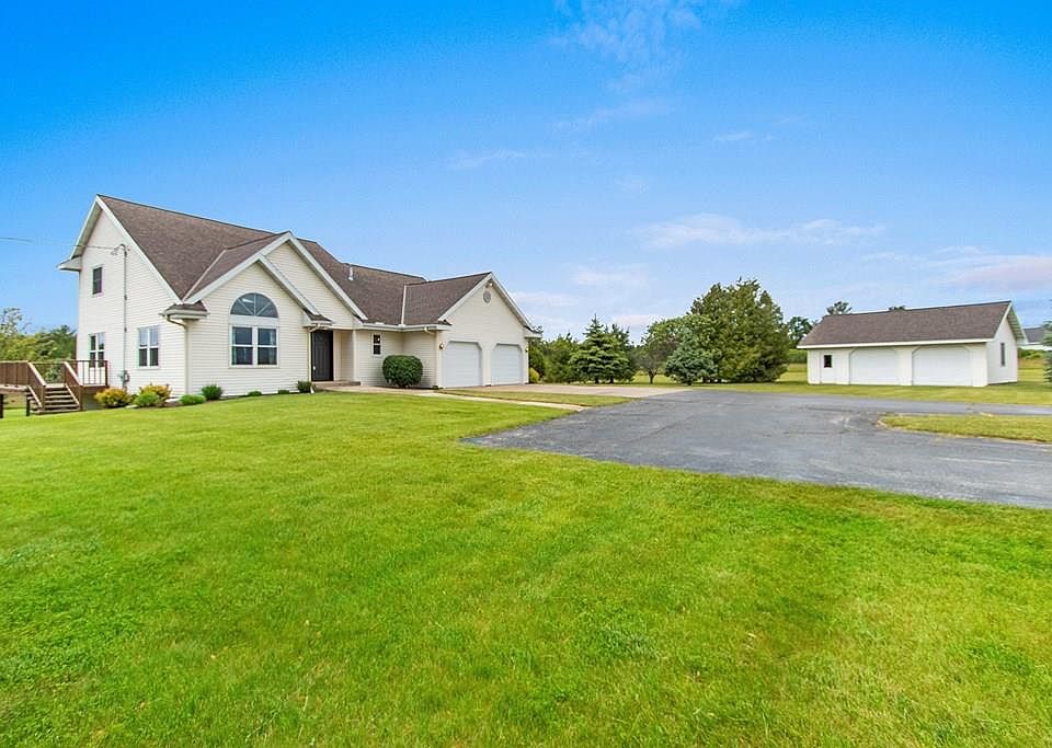 1st image of 4809 Bluff Dr