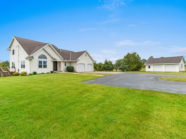 4809 Bluff Dr, Sturgeon Bay, WI 54235