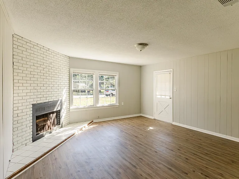 503 Armstrong Ave — Photo 10