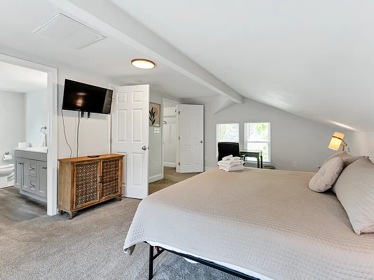 1133 E Leicester Ave — Photo 20