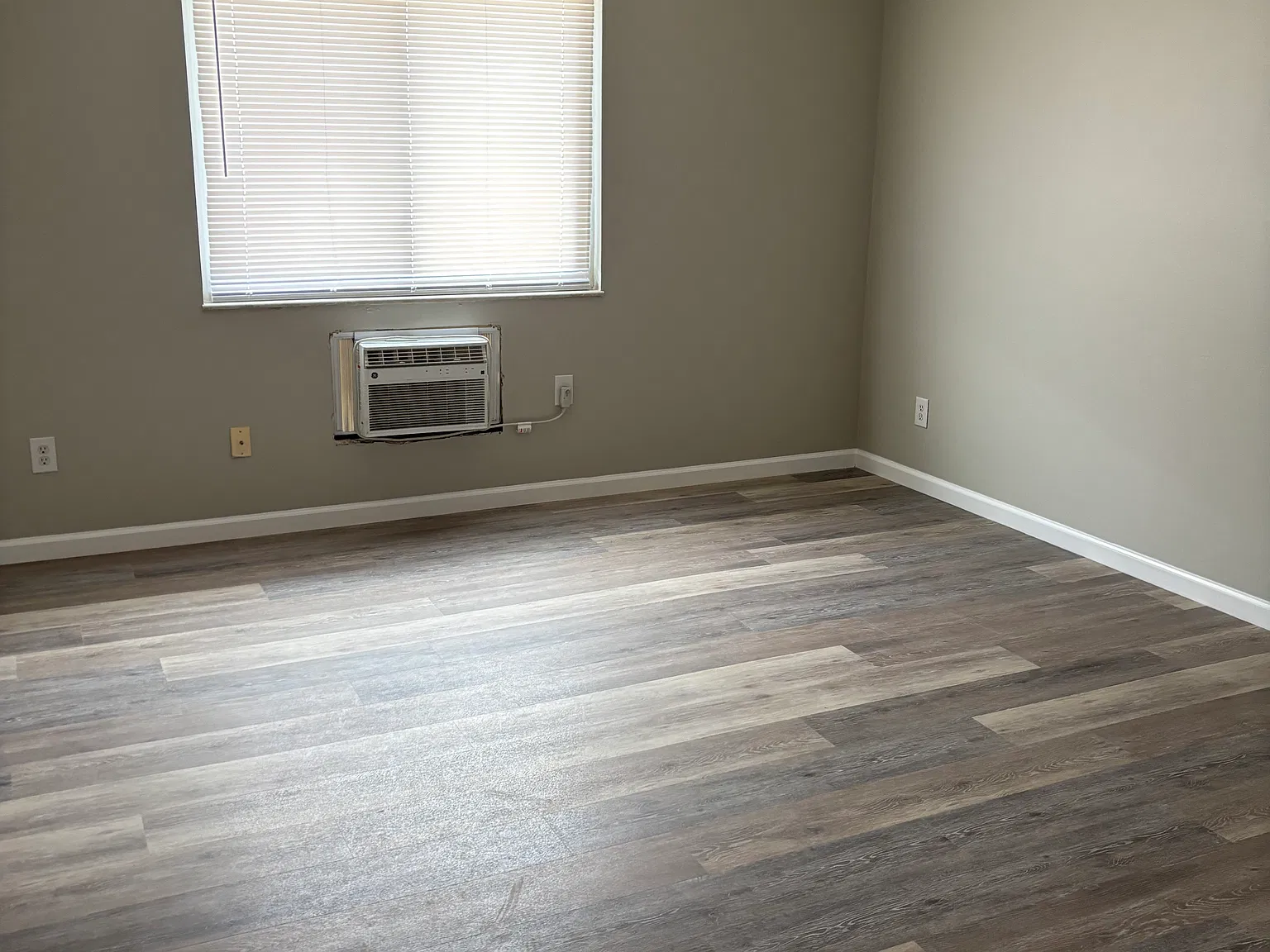 2 bed, 840 sqft, $1,250 — Photo 3