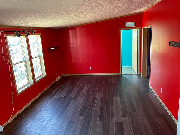 5th image of 210 Balsam St
