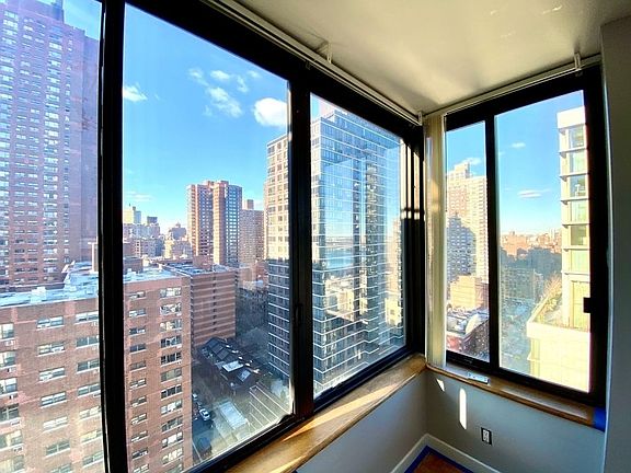 4th image of 300 E 93rd St APT 22B