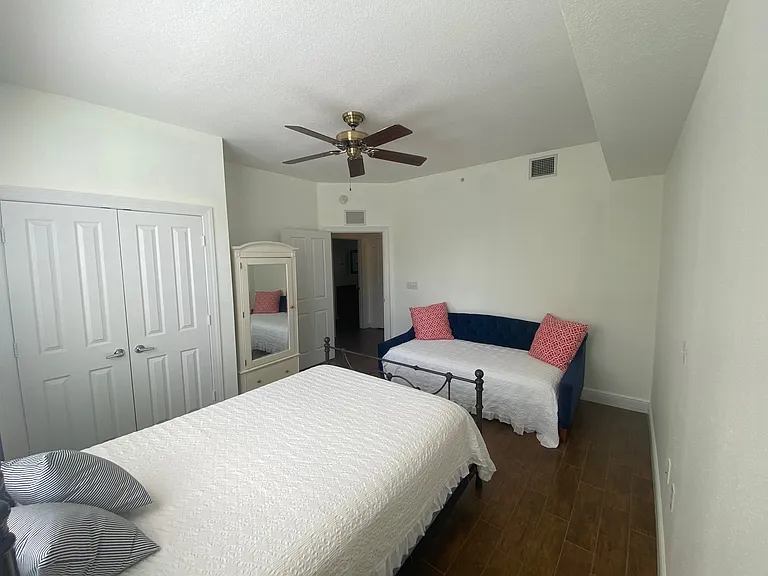 1591 Heritage Crossing Ct #G — Photo 15