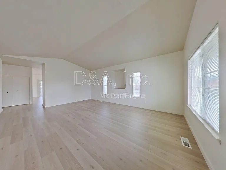 4373 Mackinaw Ave SE — Photo 3