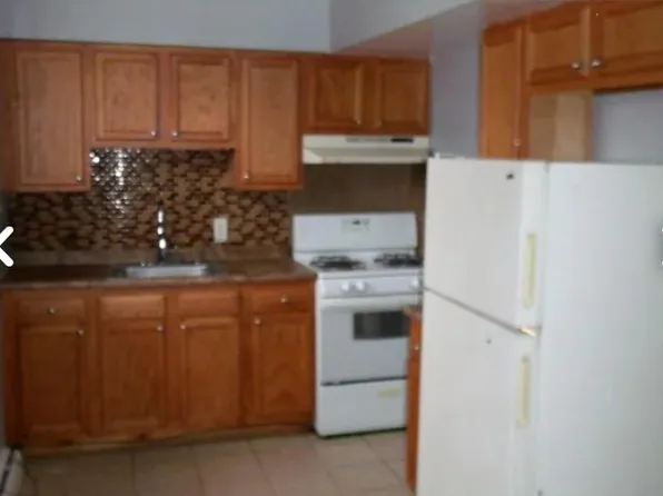 902 E Gorgas Ln, Philadelphia, PA 19150