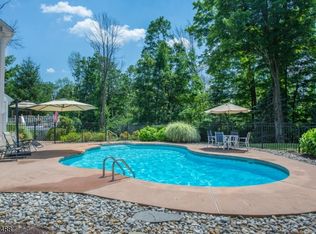 35 Warwick Rd, Flanders, NJ 07836