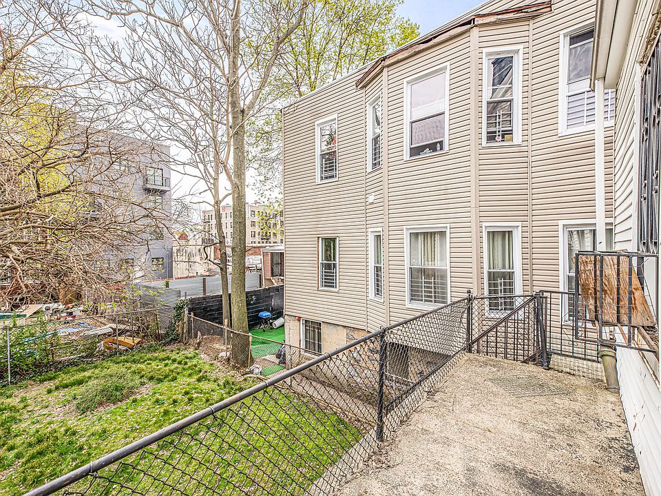 1st image of 2858 Briggs Ave #2858