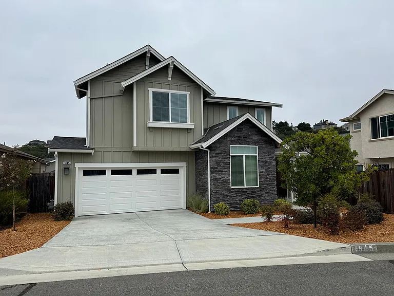 1845 Palisades Dr — Photo 2