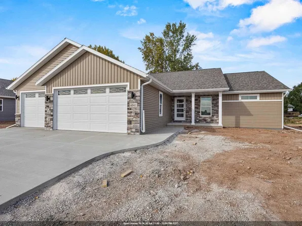 W6842 McAllister Cir, Greenville, WI 54942